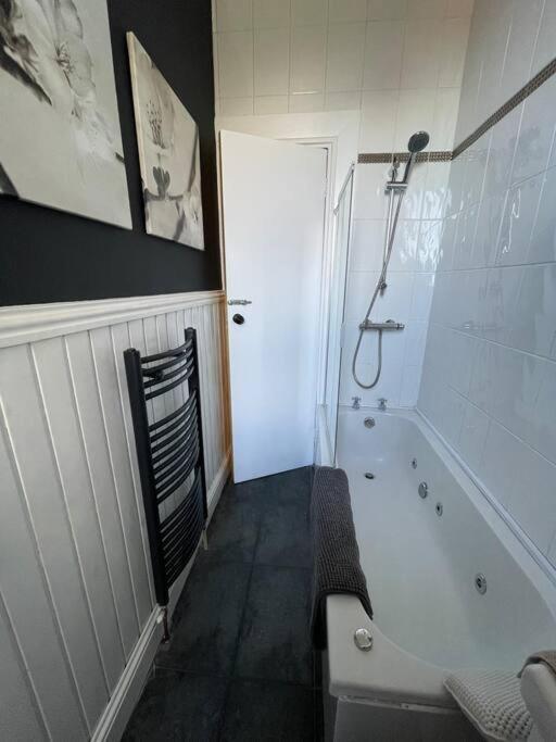 Traditional Apt Close To City Centre & Hampden Glasgow Eksteriør bilde